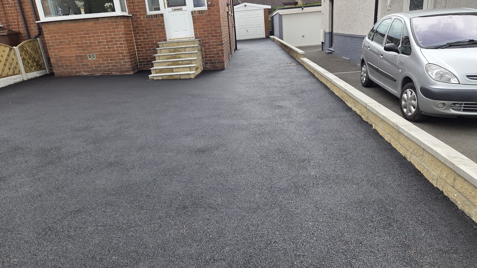 Completed tarmac driveway in Yeadon