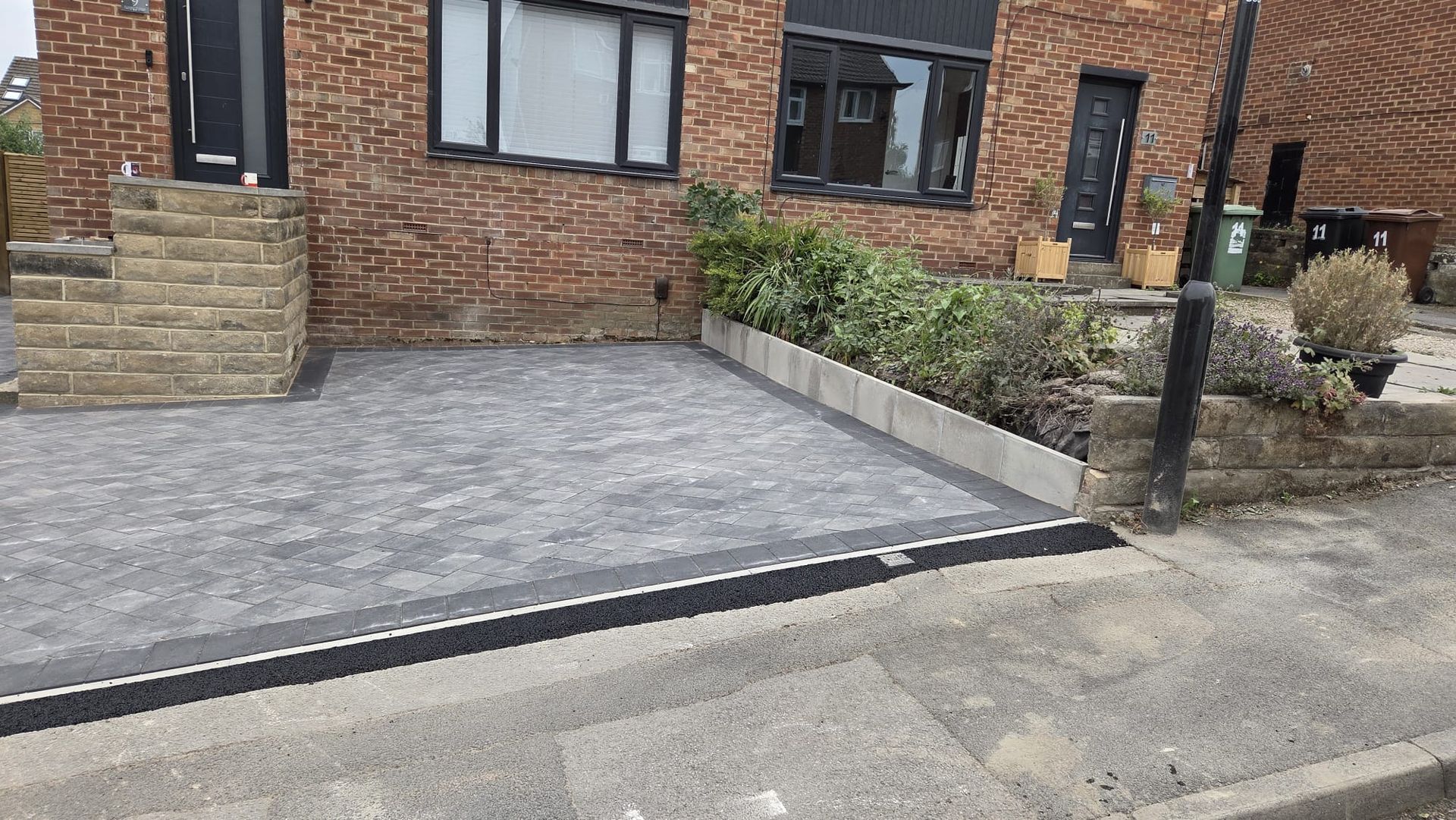 Positano Granite driveway with Charcoal border in Rodley