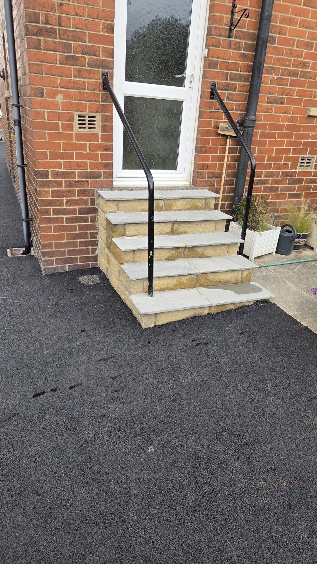 Completed tarmac driveway in Yeadon