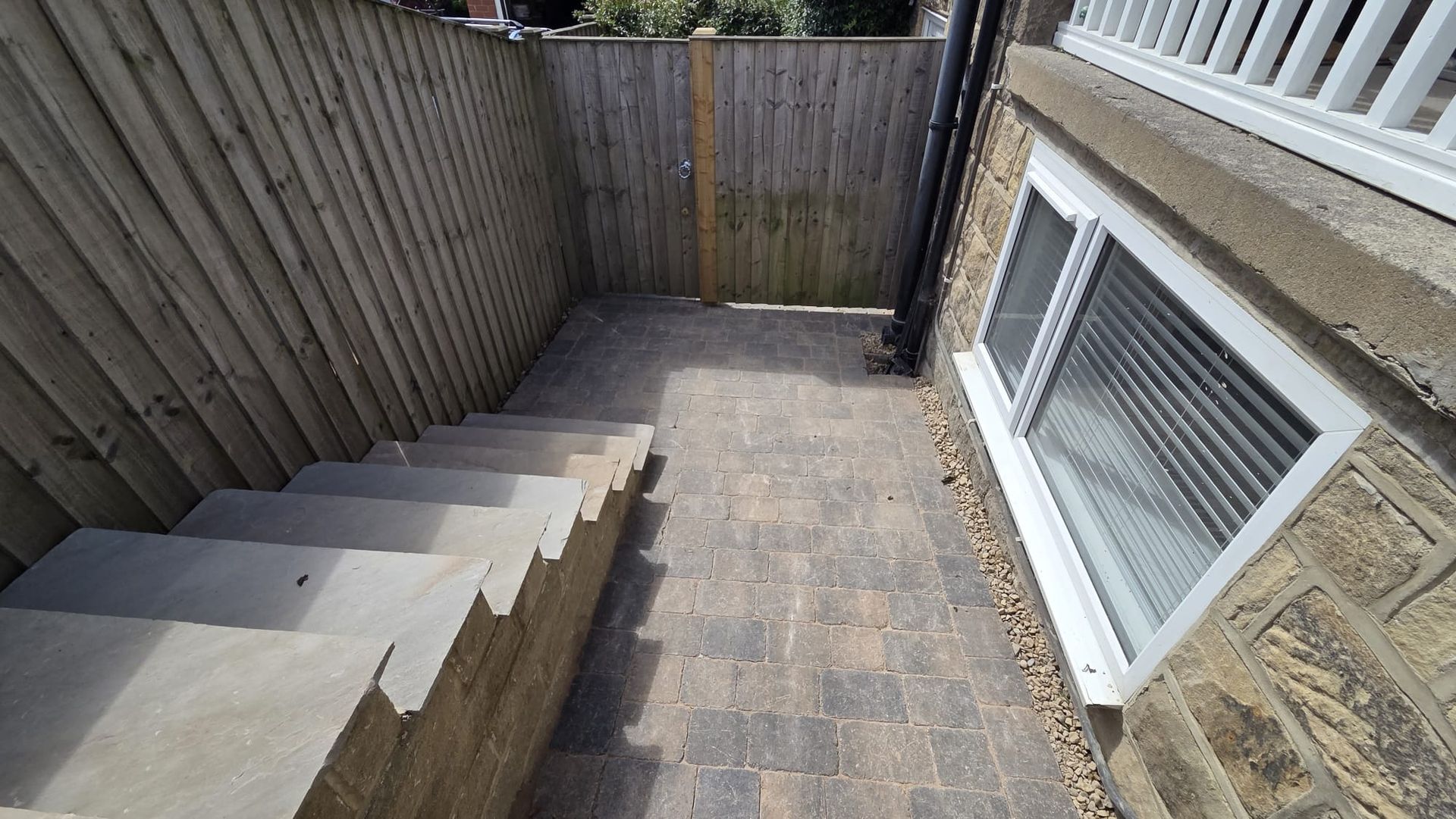 Sorrento Sarsen Stone driveway with retaining wall and steps in Yeadon