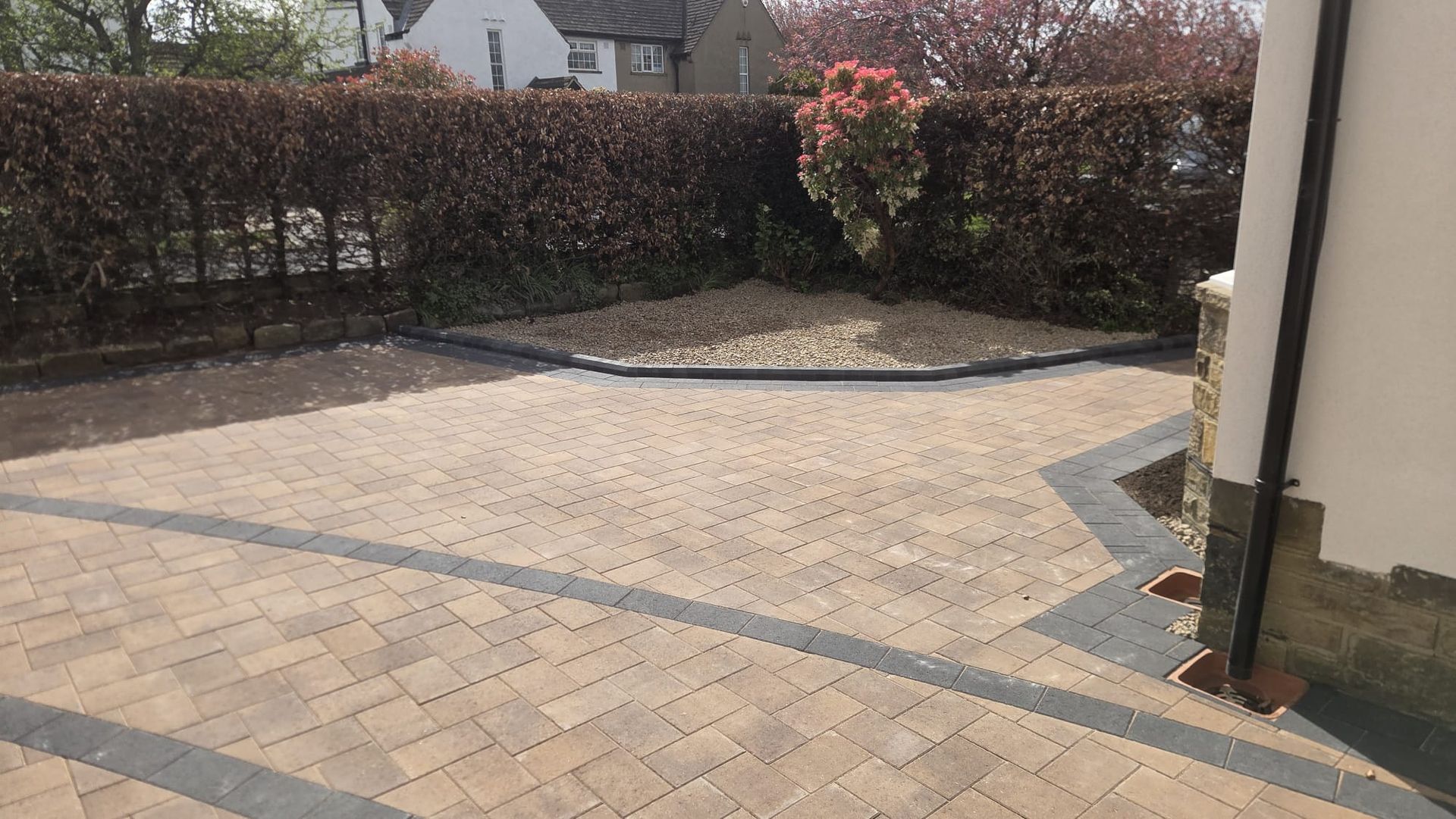 Plaspave Positano Peakstone driveway with Charcoal border in Horsforth