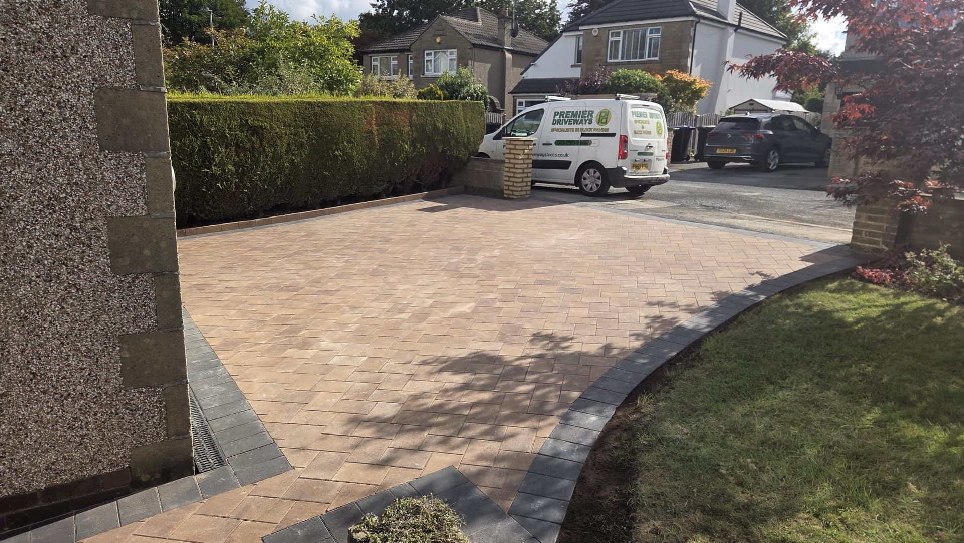 Positano Peakstone driveway with Charcoal border in Saltaire