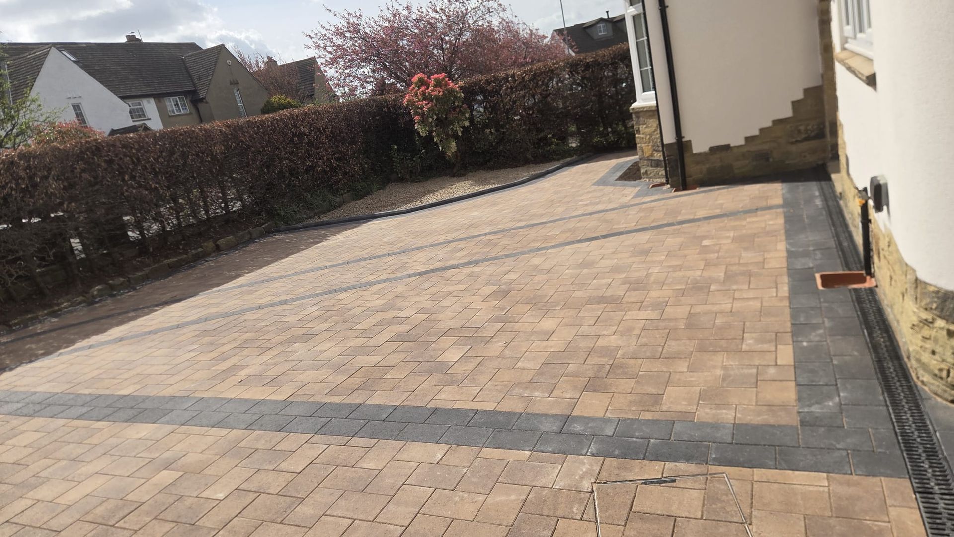 Plaspave Positano Peakstone driveway with Charcoal border in Horsforth