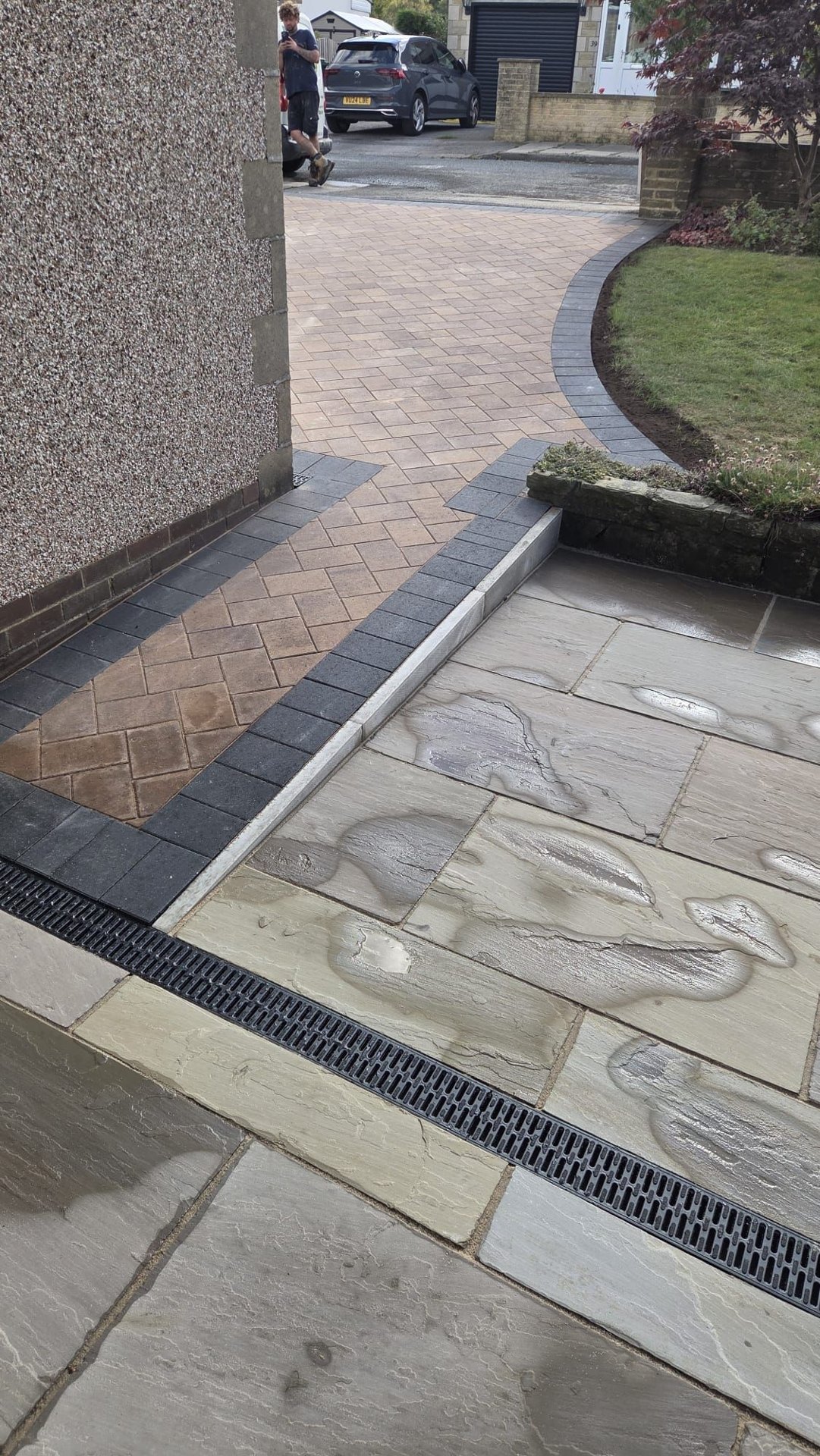 Positano Peakstone driveway with Charcoal border in Saltaire