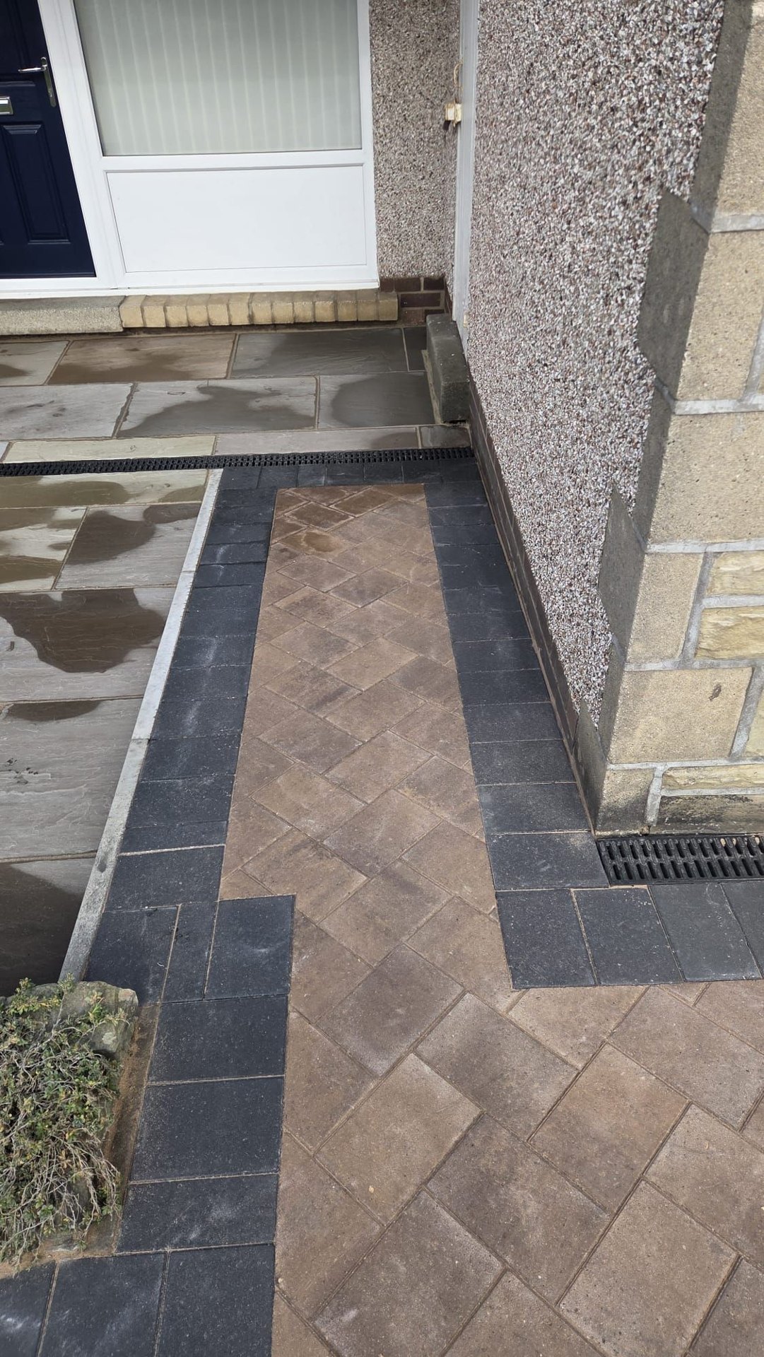 Positano Peakstone driveway with Charcoal border in Saltaire