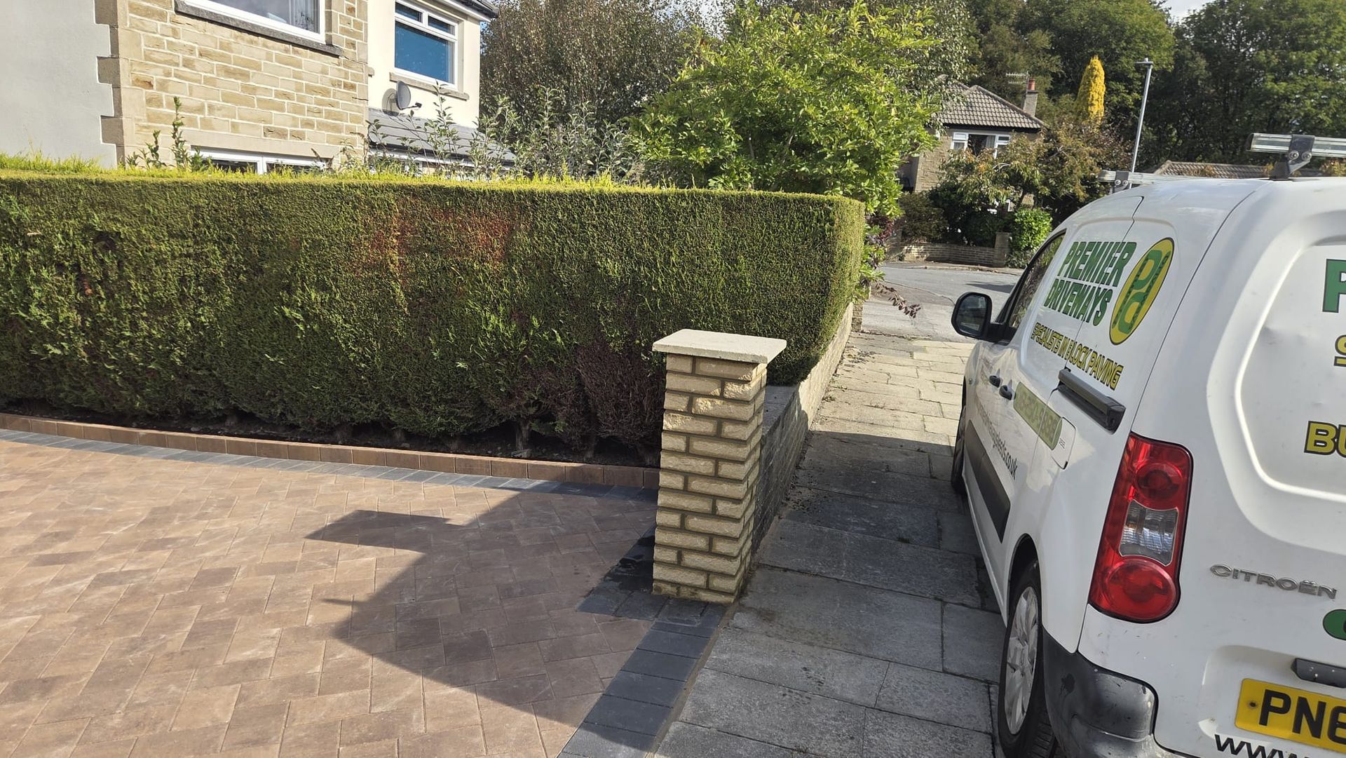Positano Peakstone driveway with Charcoal border in Saltaire